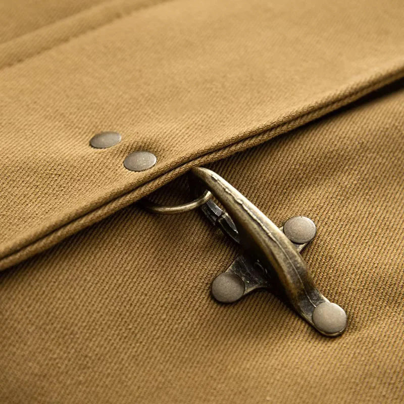 Damen oversize Cape-Mantel mit Cordkragen, Knebelverschlüssen und großen aufgesetzten Klappentaschen – Montévia
