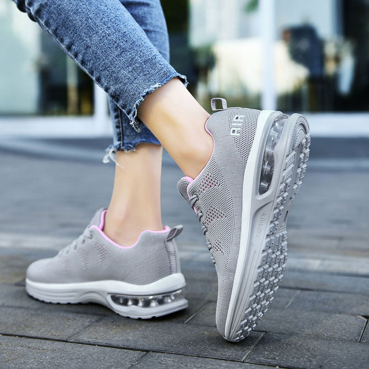 Damen nan urbaner Strick-Sneaker mit perforiertem Strickgewebe, Dämpfer-Fersenkapsel und federnder Leichtsohle Echo Archiv
