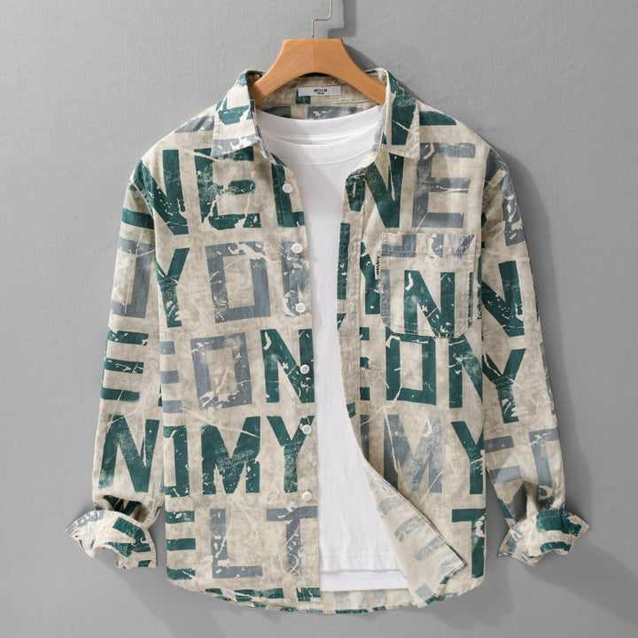 Herren Langarm-Hemdjacke mit großflächigem Typo‑Print aus Baumwollmix Echoarchiv