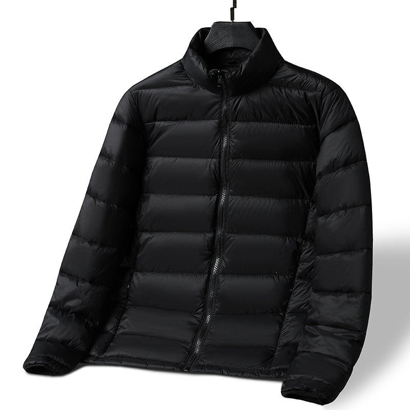 Herren Leichte ultrawarme packbare Steppjacke mit horizontaler Steppung, hohem Stehkragen und Zwei-Wege-Reißverschluss Echoarchiv