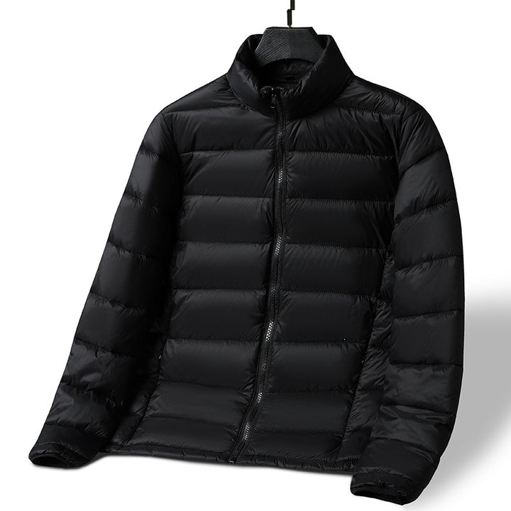 Herren Leichte ultrawarme packbare Steppjacke mit horizontaler Steppung, hohem Stehkragen und Zwei-Wege-Reißverschluss Echoarchiv