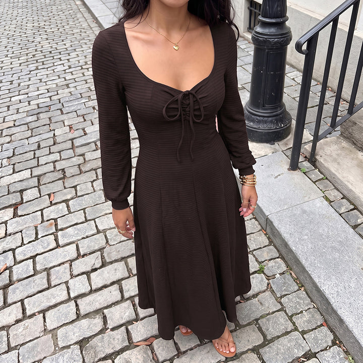Damen Elegantes Maxikleid mit Schnürdetails Echo Archiv