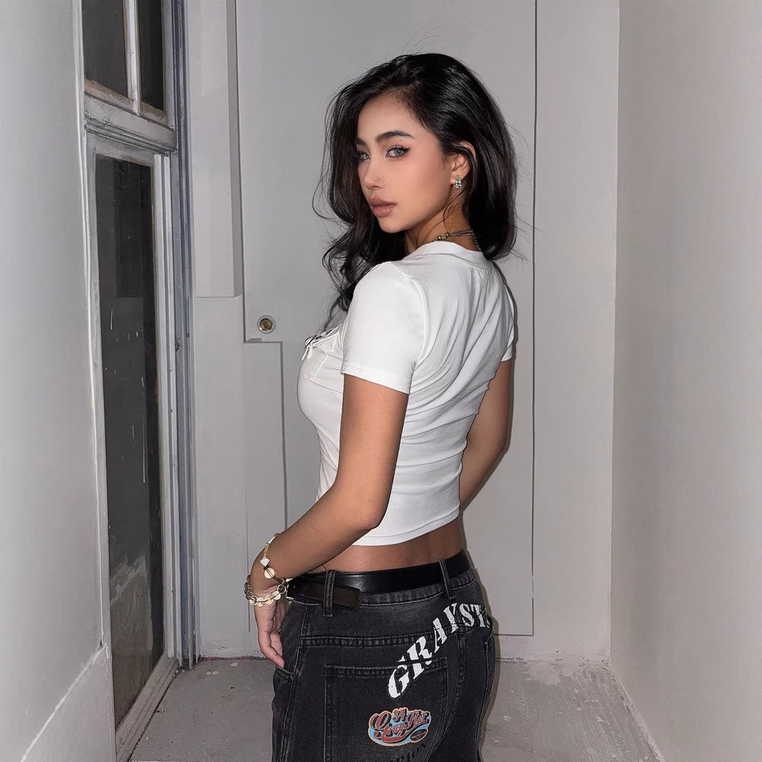 Damen Kurzarm Shirt mit dekorativem V-Ausschnitt und praktischem Taschen-Design Echo Archiv