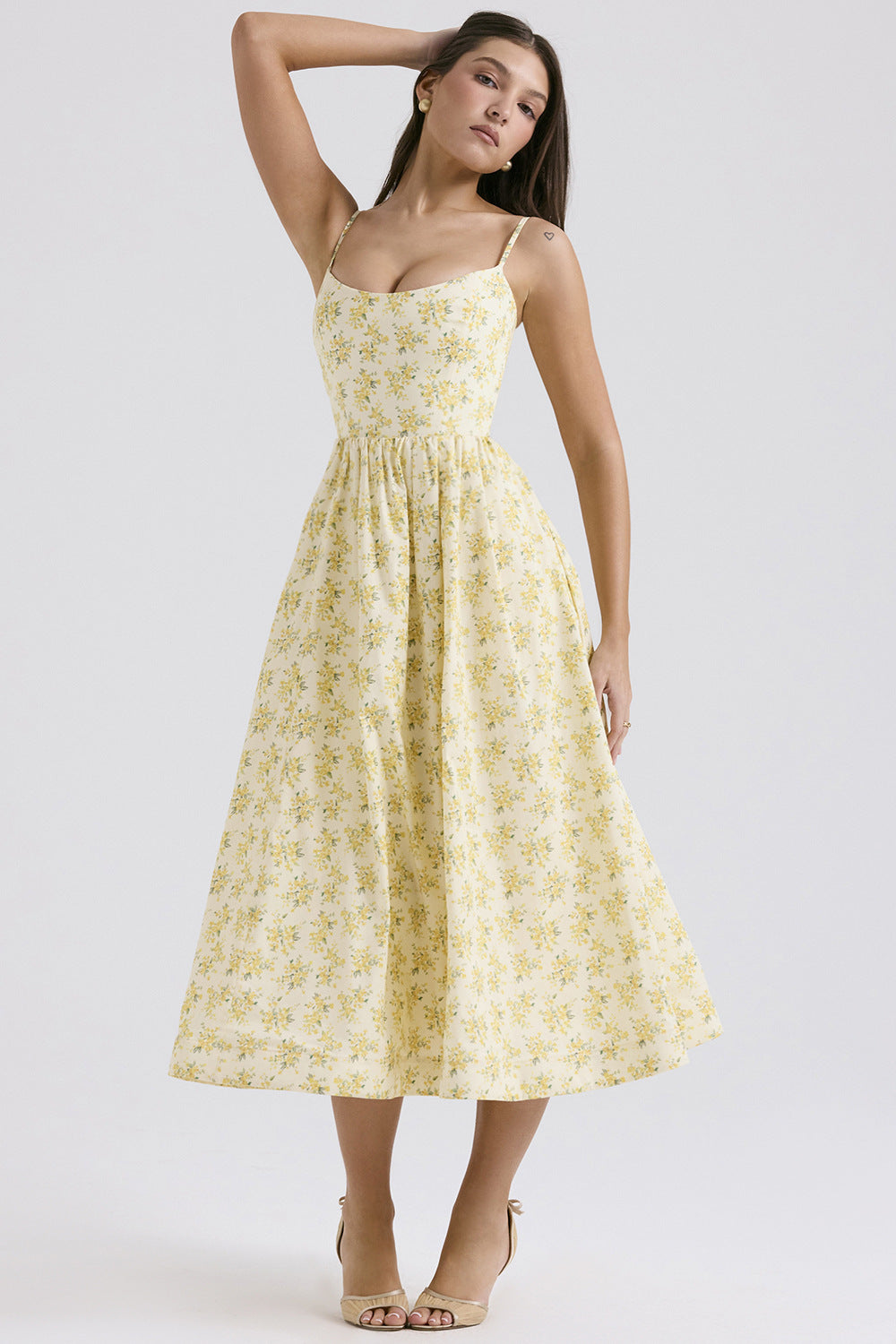Damen Maxikleid mit schmalen Trägern und schwingendem Rock Echoarchiv