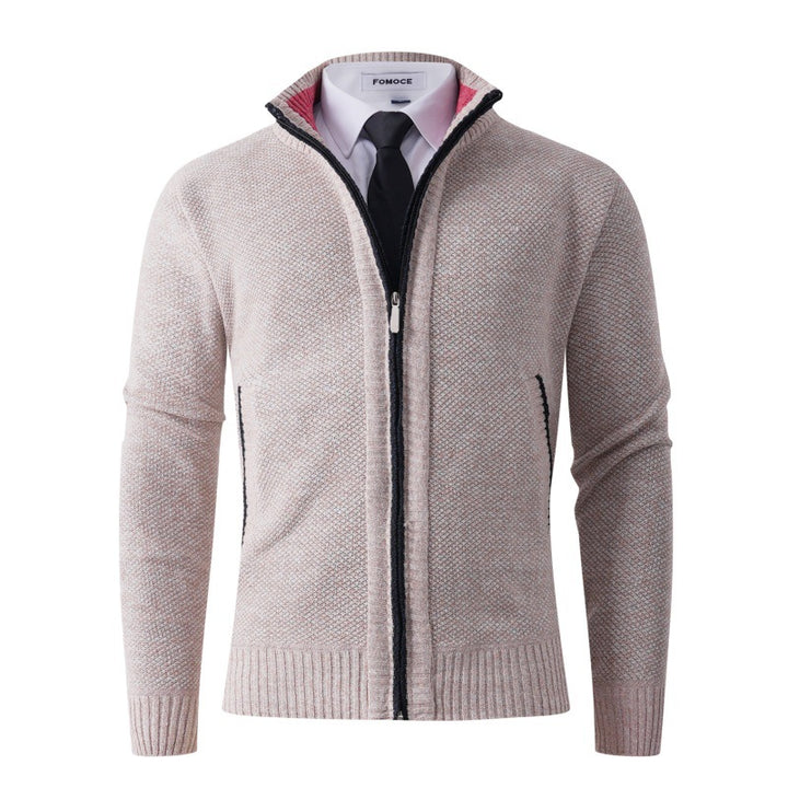 Herren stylische Strickjacke mit hohem Kragen und praktischen Taschen Echoarchiv