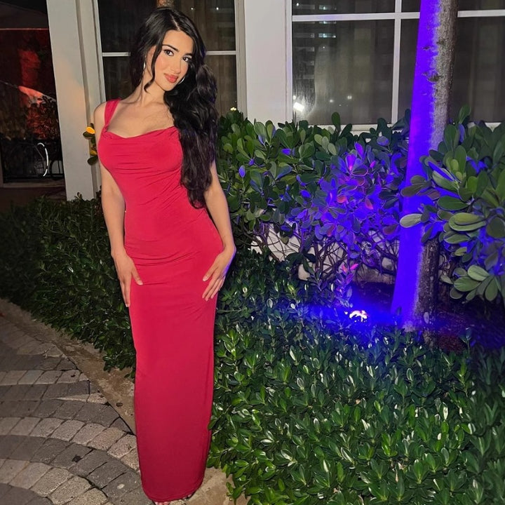 Damen Elegantes Abendkleid mit offenem Rücken und Schleifenakzent Echo Archiv