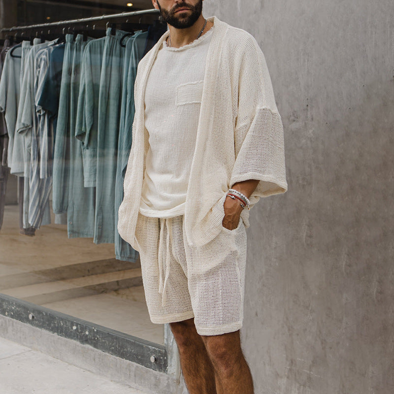 Herren luftiges Freizeit-Outfit mit Übergangsjacke und Shorts Echoarchiv