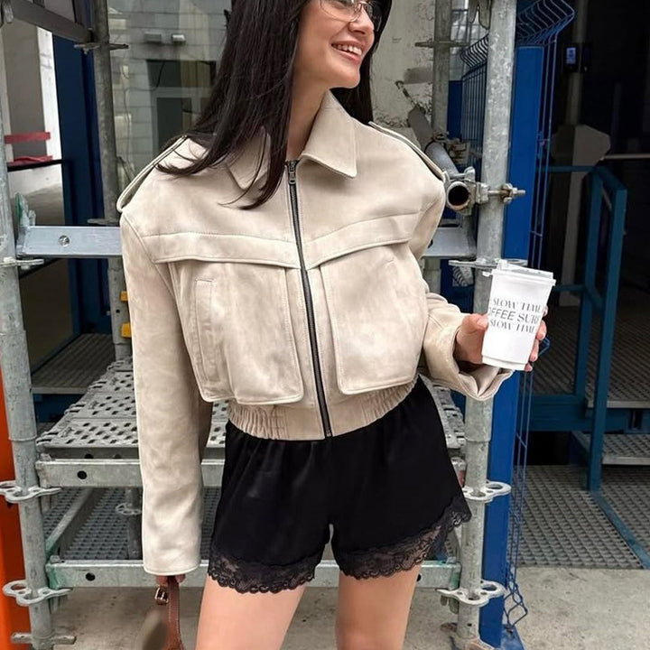 Damen Kurzblouson aus Veloursleder‑Optik mit Oversize‑Schulter und verdecktem Reißverschluss Echoarchiv