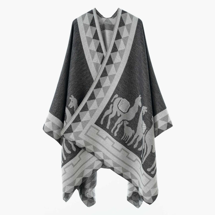 Damen Wolloptik-Poncho im Überwurfstil mit grafischem Reiter-Jacquard – Avérine