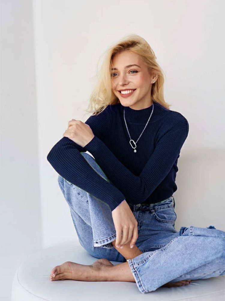 Damen Kurzgeschnittener Rippstrick‑Rollkragenpullover mit taillierter Passform Echo Archiv