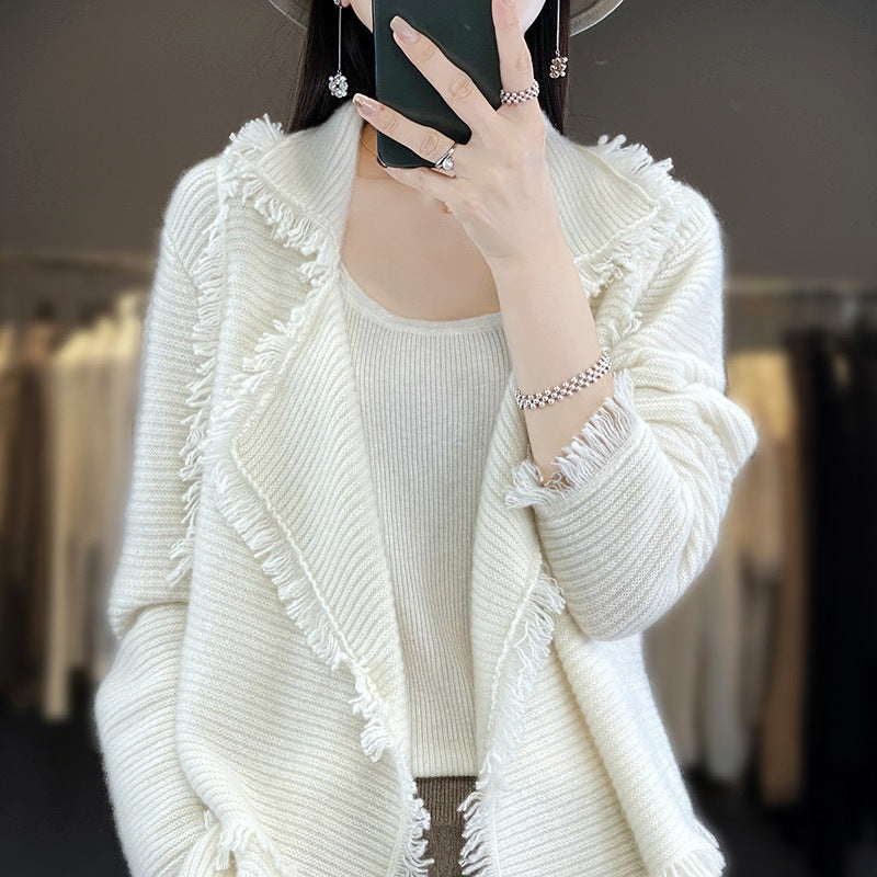 Damen Langer Fransen‑Strickcardigan mit großem Schalkragen und feiner Rippenstruktur Echoarchiv