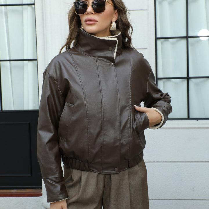 Damen Kurzgeschnittene Kunstlederjacke mit Teddykragen und Druckknöpfen Echoarchiv