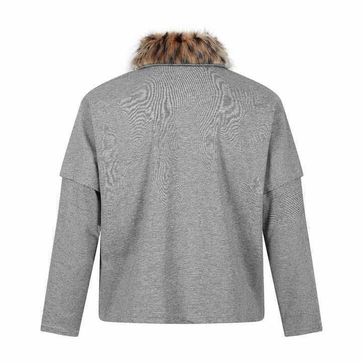 Damen Layered-Optik Langarm-Polo mit Kunstfellkragen und Wappenstickerei Echoarchiv