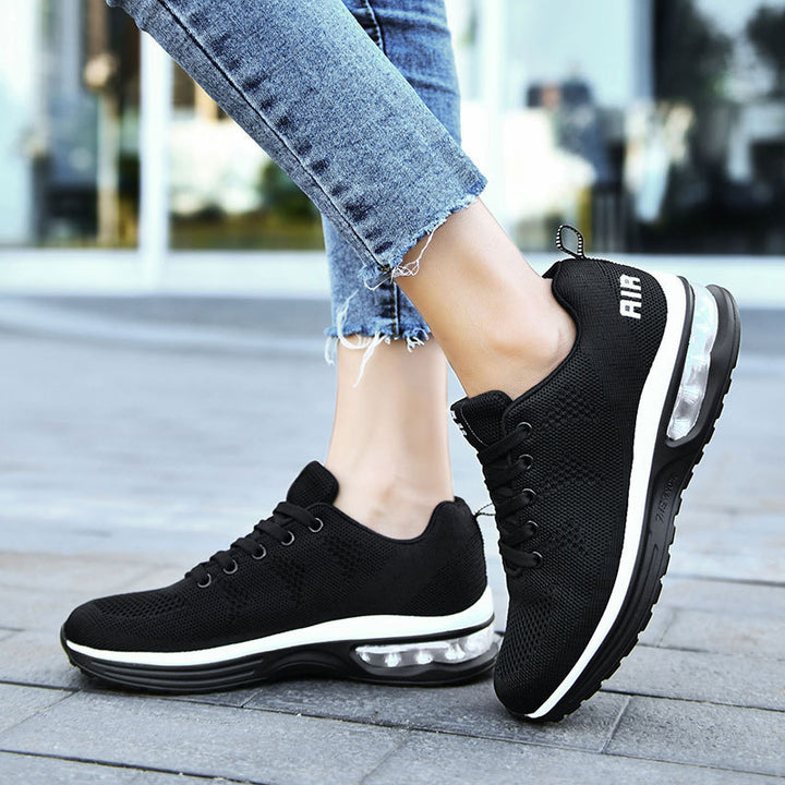 Damen nan urbaner Strick-Sneaker mit perforiertem Strickgewebe, Dämpfer-Fersenkapsel und federnder Leichtsohle Echo Archiv