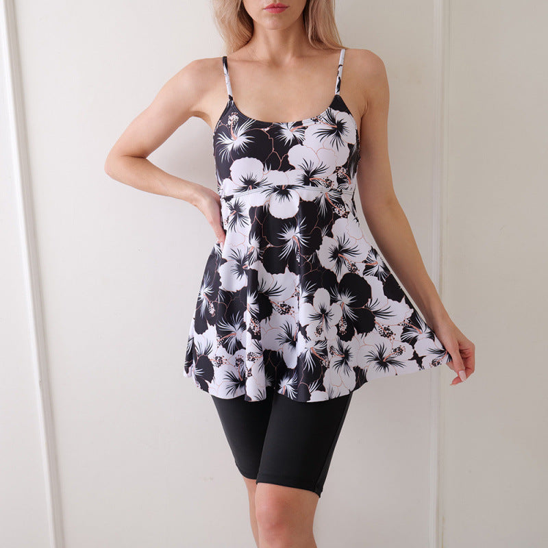 Damen Tankini-Set mit floralem Design und sportlichen Shorts Echo Archiv