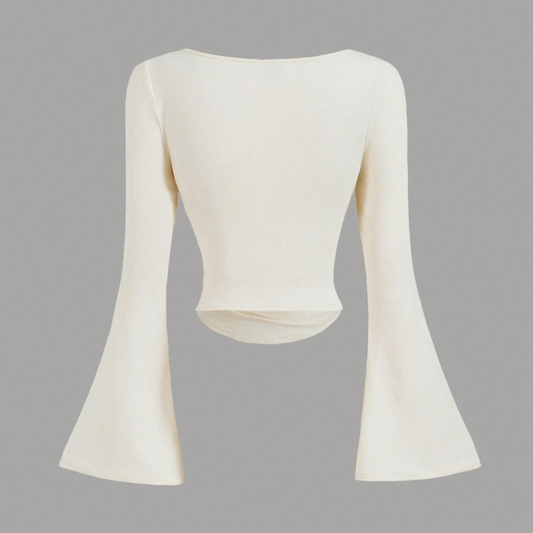 Damen Figurbetontes Langarmshirt mit Carmenausschnitt, gerafftem Rumpf und Trompetenärmeln – Avérine
