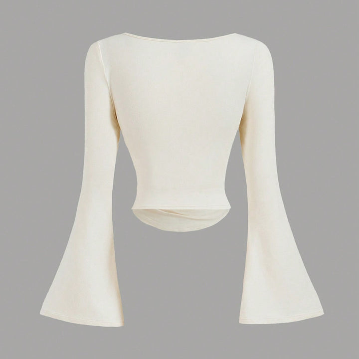 Damen Figurbetontes Langarmshirt mit Carmenausschnitt, gerafftem Rumpf und Trompetenärmeln – Avérine