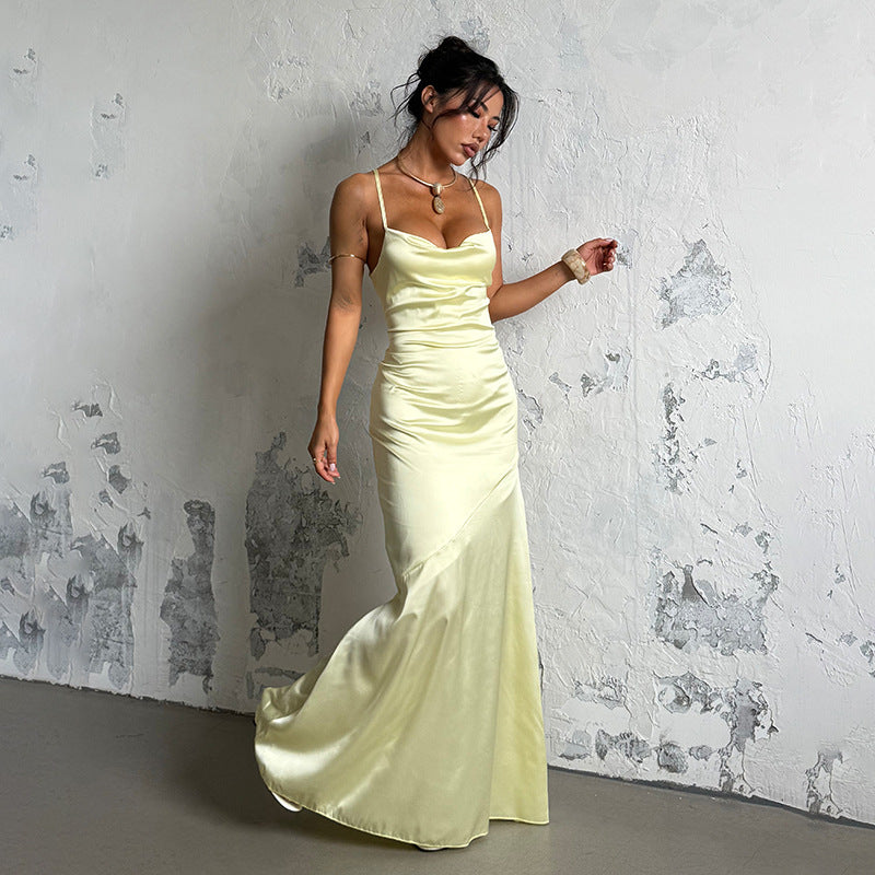Damen Elegantes Maxikleid aus luxuriösem Satin mit verführerischem V-Ausschnitt Echo Archiv