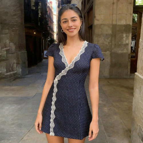 Damen Polka Dot Wickelkleid mit Spitzenakzenten Echo Archiv