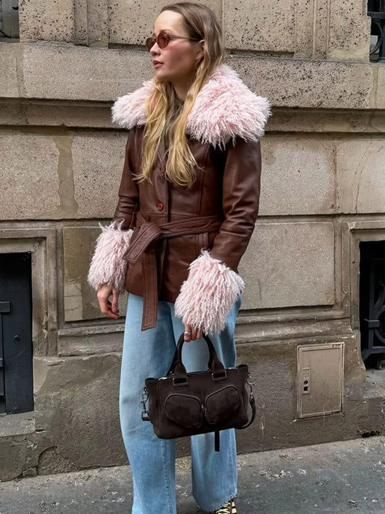 Damen Taillierte Lederimitatjacke mit Bindegürtel, opulentem abnehmbarem Faux-Fur-Schalkragen und Fellmanschetten Echoarchiv