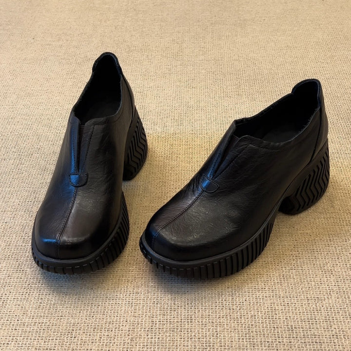 Damen Plateau-Slipper mit markanter Profilsohle und elastischem Einstieg Echo Archiv