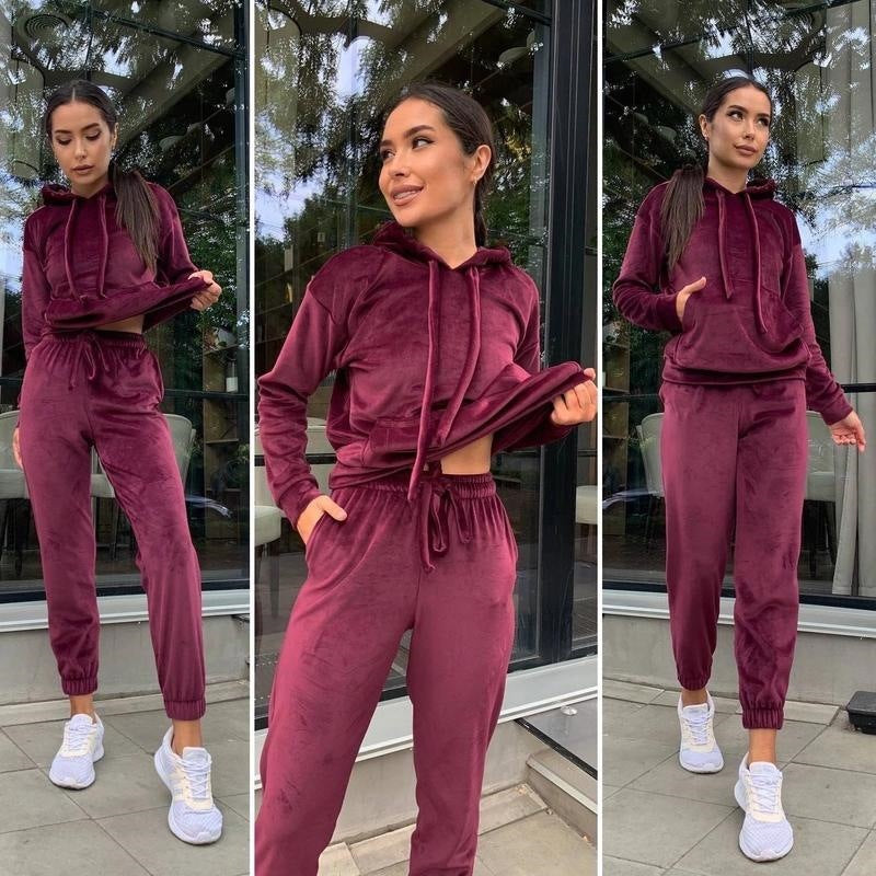 Damen Samt-Loungewear-Set mit kurz geschnittener Kapuzenjacke und Kordelzug-Jogginghose – Auréline