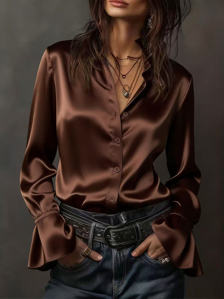 Damen Seidenglänzende Satinbluse mit Stehkragen, Knopfleiste und Volantärmel – Élovi