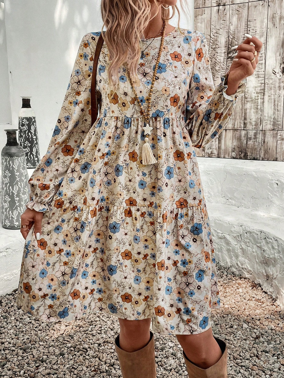 Damen Geblümtes Stufenmidikleid mit Rundhalsausschnitt, geraffter Taillenpartie und Ballonärmeln – Avérine