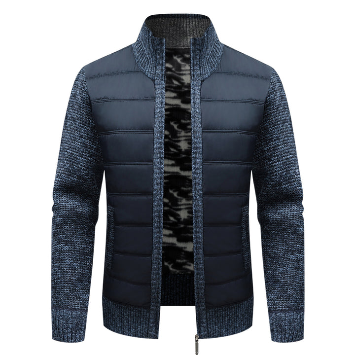 Herren Steppjacke mit hohem Kragen und eleganter Strickästhetik Echoarchiv