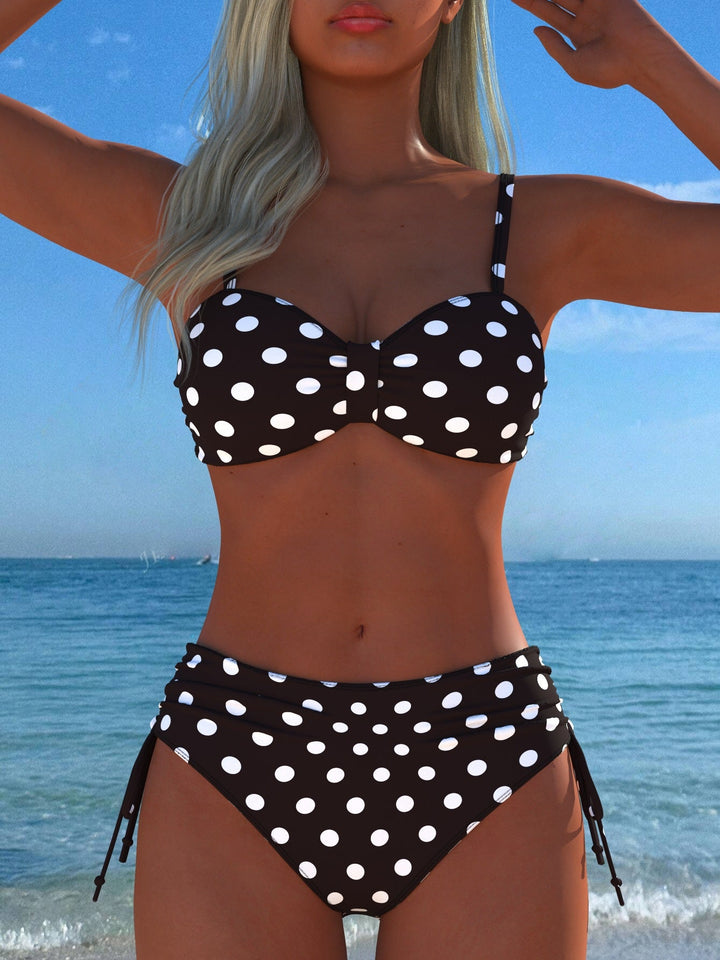 Damen Bikini-Set mit stilvollem Karomuster und goldfarbenen Akzenten Echoarchiv