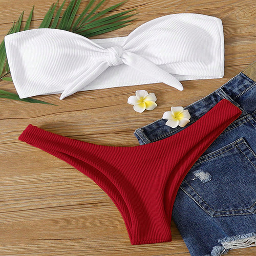 Damen Bandeau-Bikini mit modischem Knoten und hohem Beinausschnitt Echo Archiv