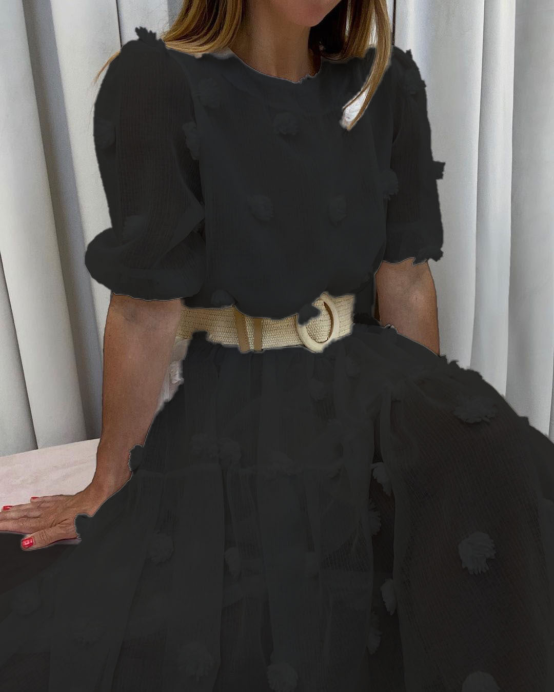 Damen Kleid mit volumetrischen Puffärmeln und dekorativen Fransen Echo Archiv