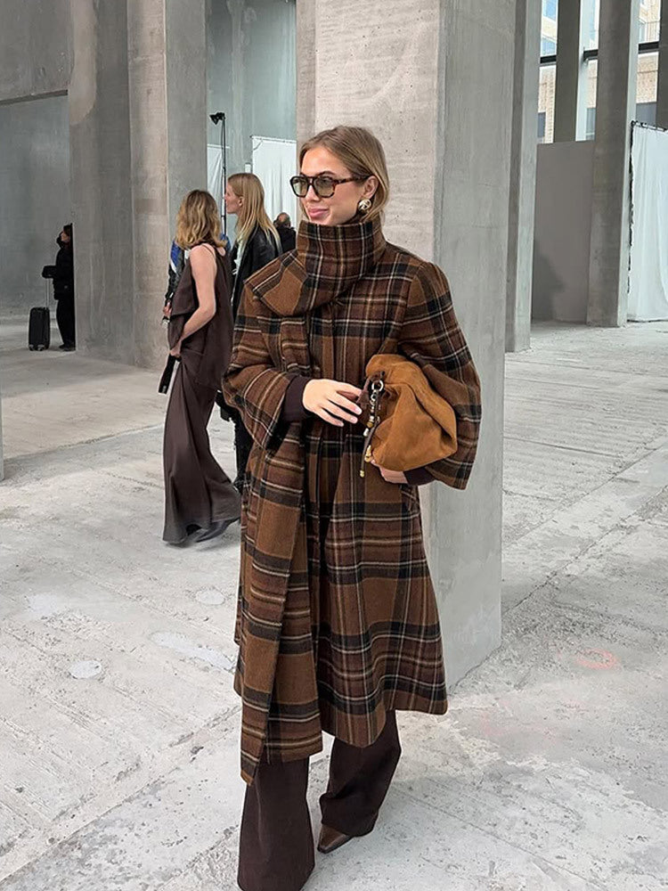 Damen Langmantel im Karo-Look aus Wollmix mit überlangem Stehkragen und Glockenärmeln Echoarchiv