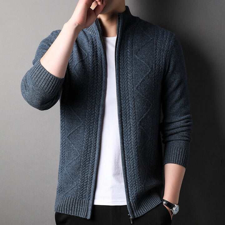 Herren Strickjacke im modernen Kabelstrickdesign Echoarchiv