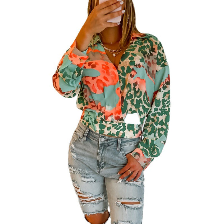 Damen Leichte Chiffon-Bluse mit abstraktem Animal-Mix, Hemdkragen und taillenbündigem Saum – Avérine