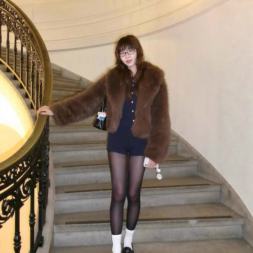 Damen Kurzmantel aus veganem Hochflor-Fauxfur mit Oversize-Schalkragen Echoarchiv