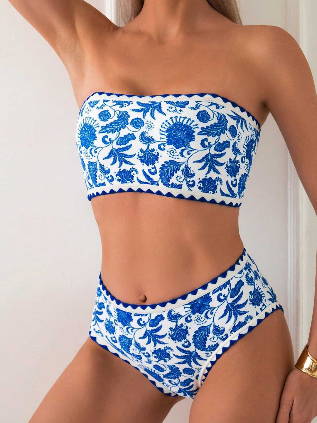 Damen Bandeau-Bikini mit trendigem floralen Design Echo Archiv