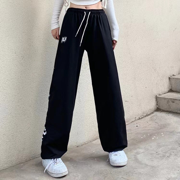 Damen locker geschnittene Wide‑Leg Jogginghose mit hohem Bund und markantem Seitenschriftzug – Avélisse
