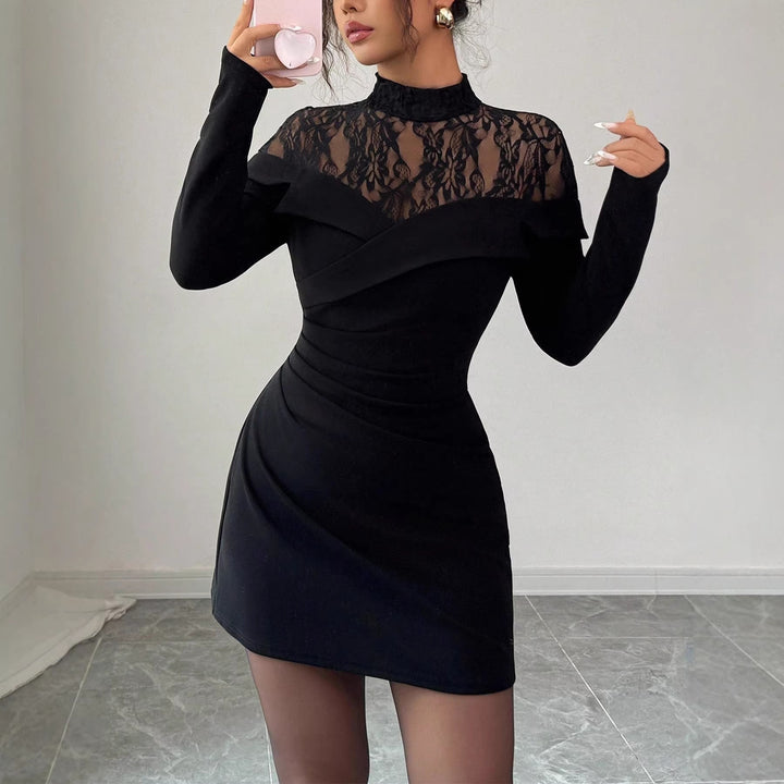 Damen Figurbetontes Minikleid mit Spitzen‑Einsatz, Stehkragen und Drapierung – Avérine