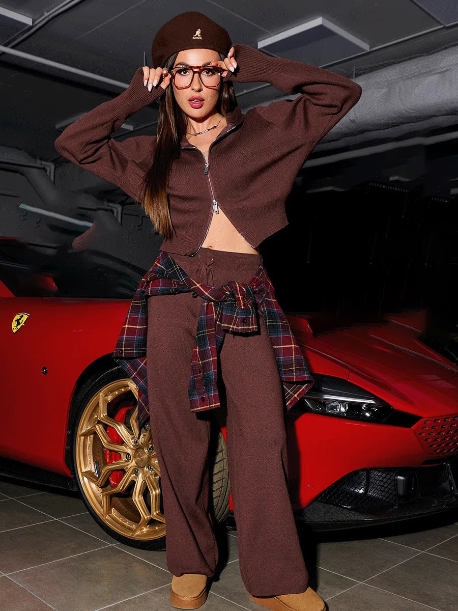 Damen nan gestricktes Loungewear-Zweiteiler mit kurzem Reißverschluss-Cardigan und weitem Highwaist-Hosenbein Echo Archiv