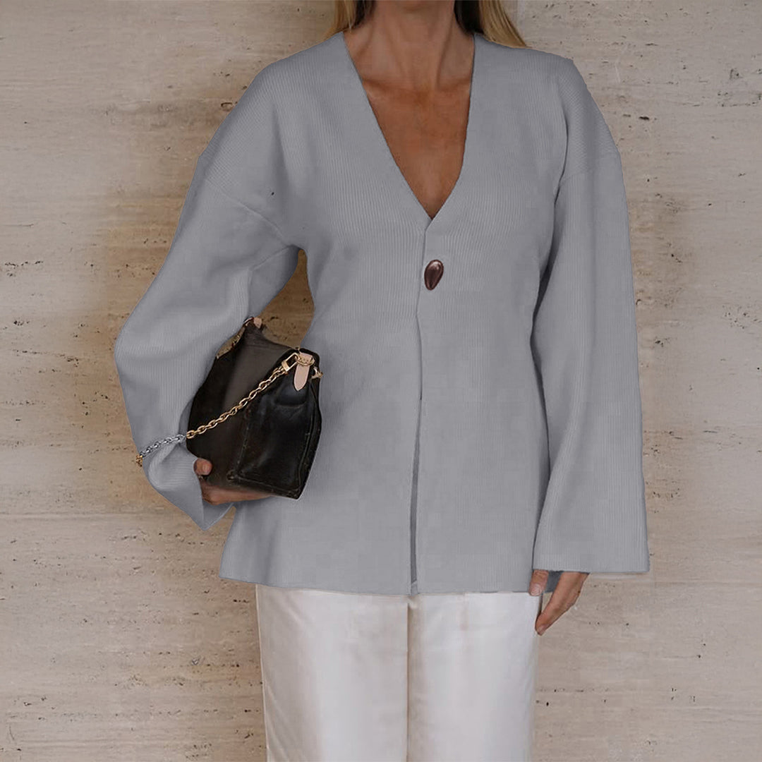 Damen taillierter Feinstrick-Cardigan mit V-Ausschnitt, Zierknopf und frontaler Schlitz – Veloura