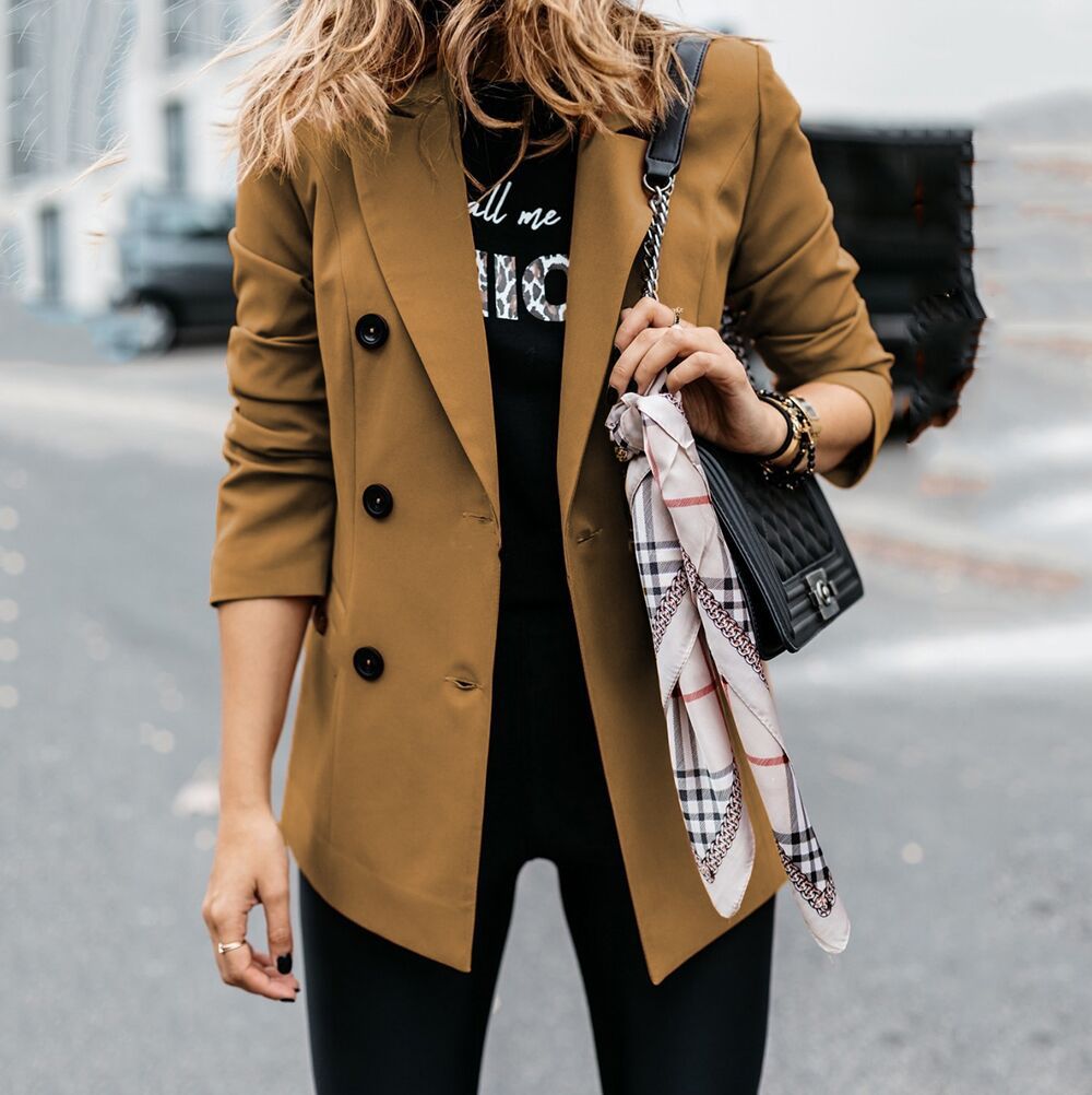 Damen nan taillierter Longblazer mit doppelreihiger Knopfleiste, Reverskragen und Eingrifftaschen Echo Archiv