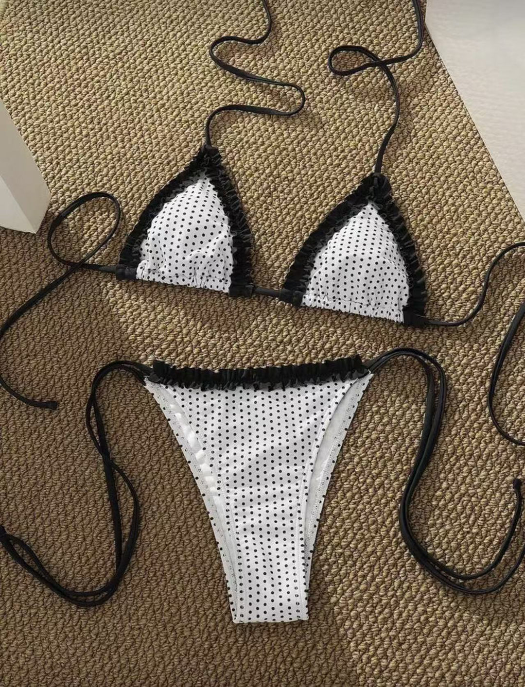 Damen Bikini-Set mit verspieltem Karomuster und charmanten Rüschendetails Echo Archiv