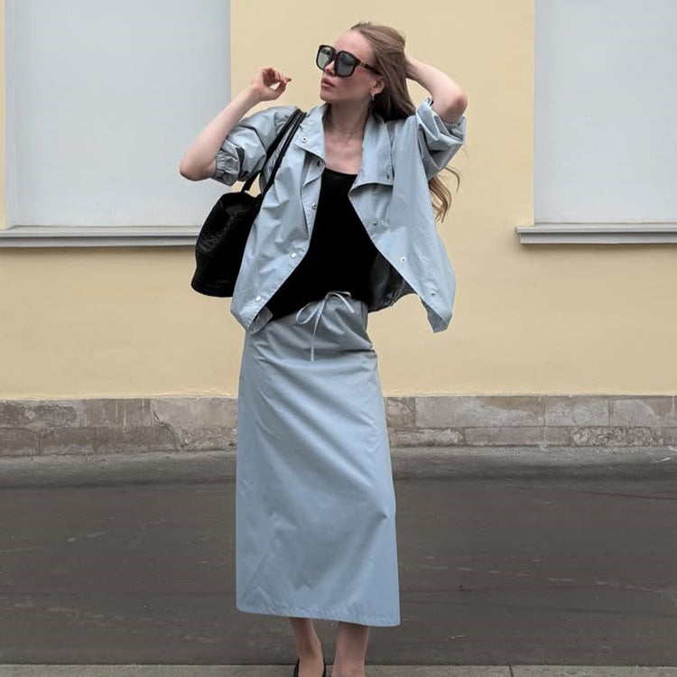 Damen Zweiteiliges Co-Ord-Set aus leichter Windjacke mit Tunnelzug und tailliertem Maxi-Rock Echoarchiv