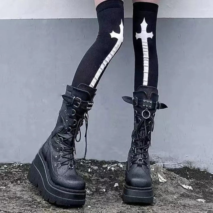 Damen nan knöchelhohe Plateau-Bikerstiefelette mit Schnürung, Zierring und Doppelriemen Echo Archiv