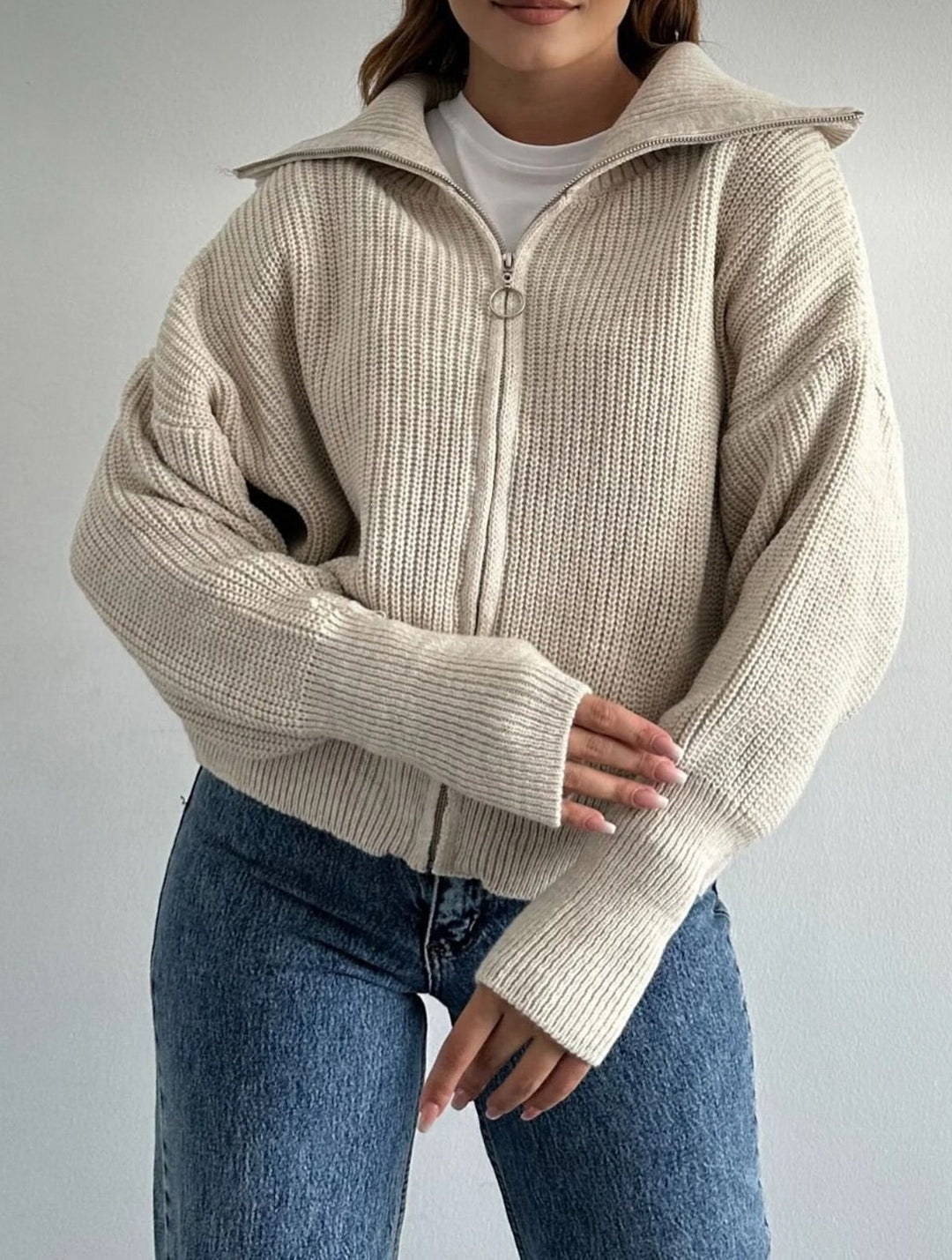 Damen Oversize Strickjacke mit Reißverschluss und hohem Kragen Echoarchiv