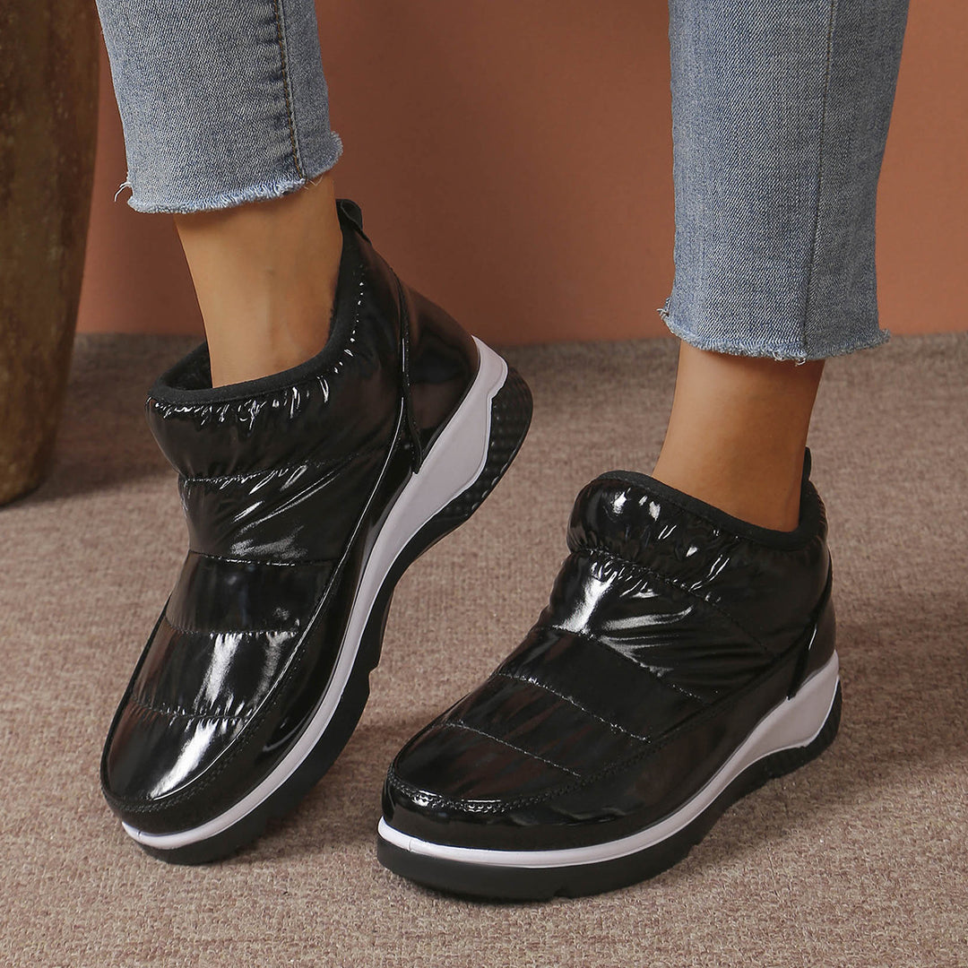 Damen Wattierte Slip-On Sneakers mit glänzendem Lackfinish und keilförmiger Komfortsohle Echo Archiv