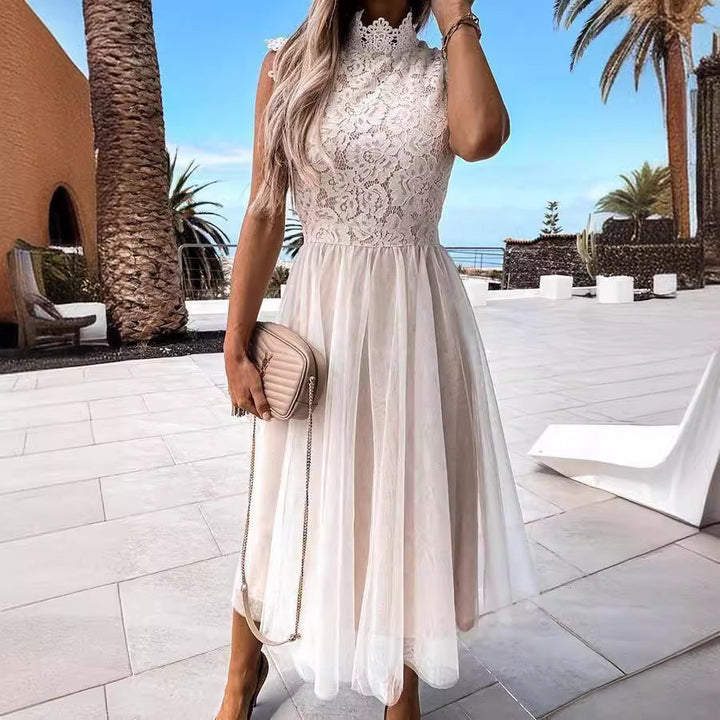 Damen Spitzenkleid mit hohem Kragen und schwungvollem Rock Echoarchiv
