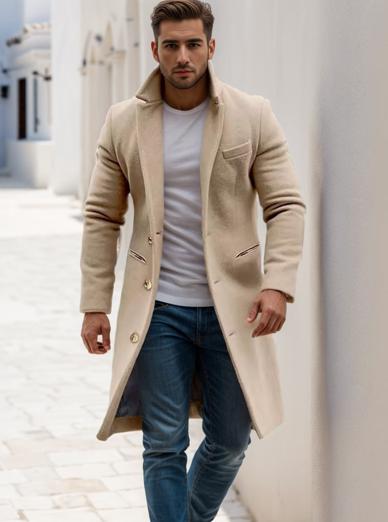 Herren eleganter Langmantel mit feinen Knopfdetails und schickem Schnitt Echoarchiv