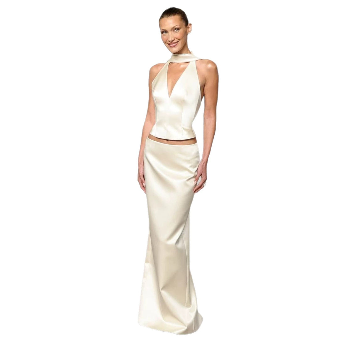 Damen Elegantes Maxikleid mit tiefem V-Ausschnitt und figurbetontem Schnitt Echo Archiv